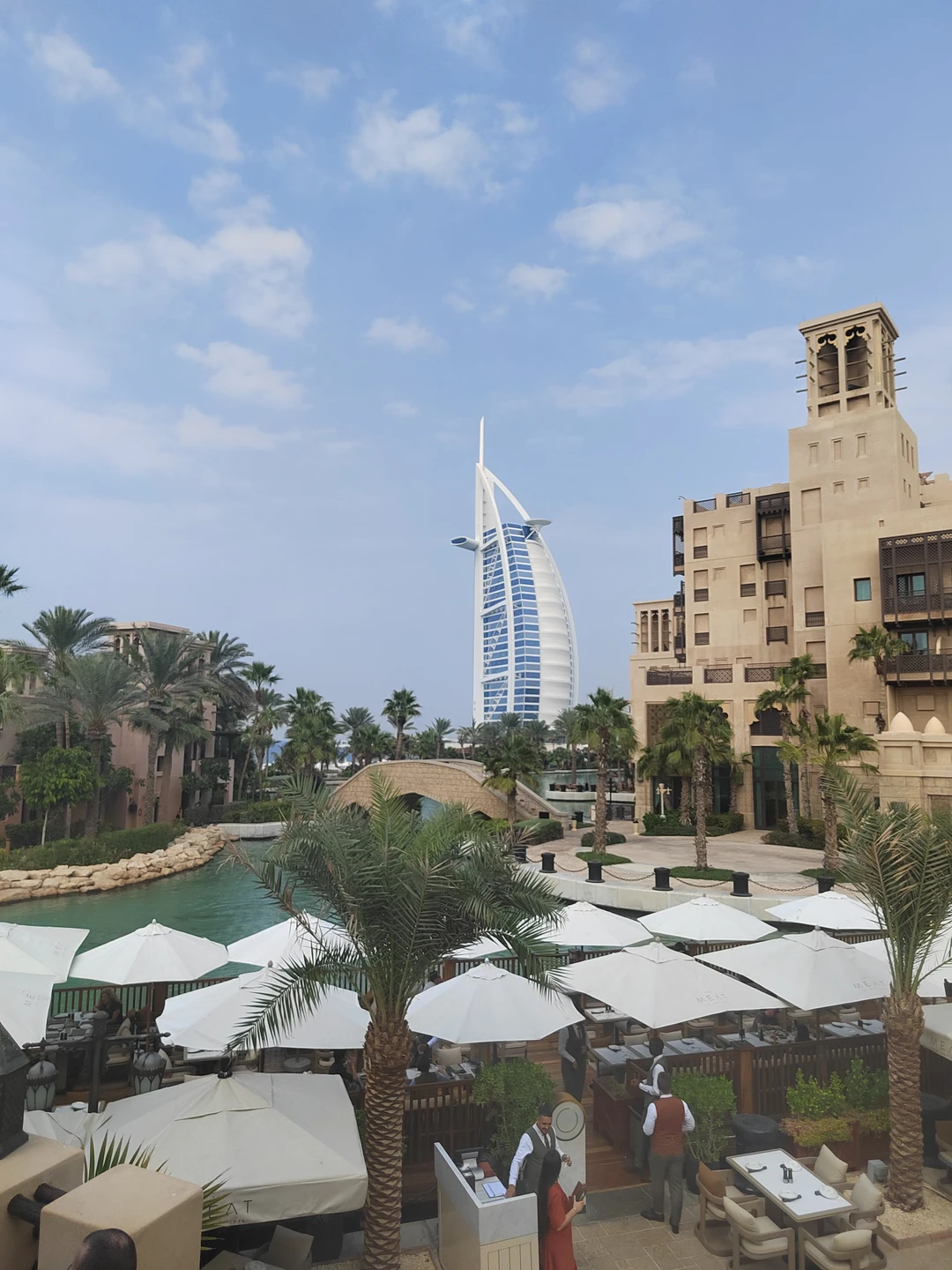 Экскурсия по Дубаю прошла безупречно, нам очень понравилось, гид Азиз был очень вежливым и добрым. У