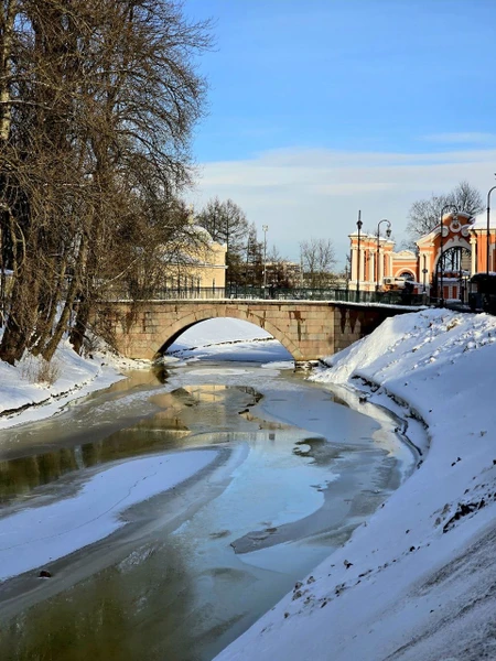 Побывали на экскурсии по Лавре и Некрополю мастеров искусств с гидом Николаем