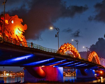 Перелёт на побережье в Дананг и вечернее шоу