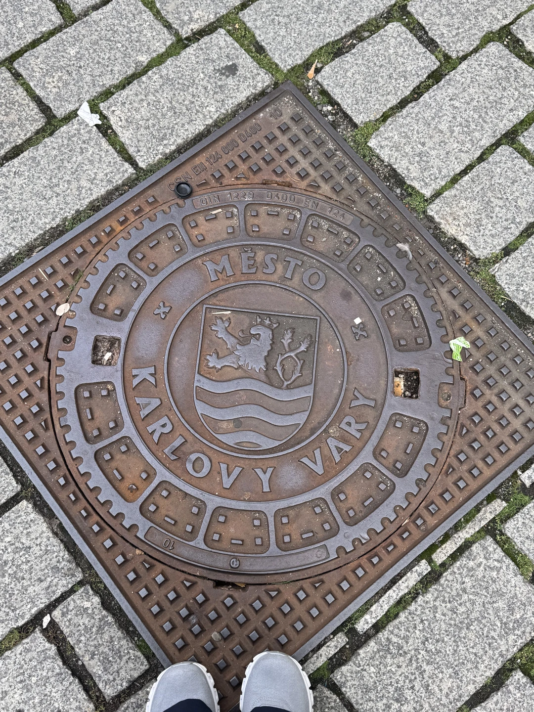 Недавно побывали на экскурсии из Праги в Карловы Вары и замок Локет — это было просто