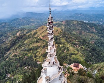 Ботанический сад, Амбулувава, переезд в Канди и танцевальное шоу