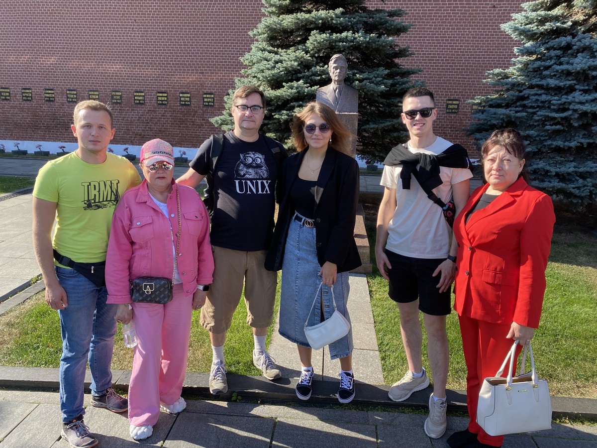 Красная Москва. По центру города — со специалистом по марксизму-ленинизму в мини-группе (8/8)