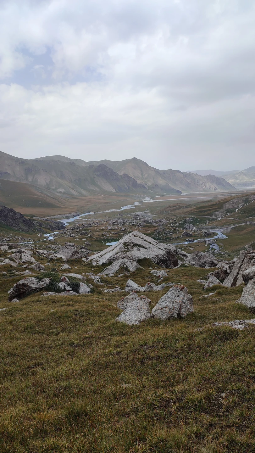 Фантастическая поездка, природа невероятной красоты, однозначно стоит ночи в дороге. Ранним утром мы приехали в юрточный