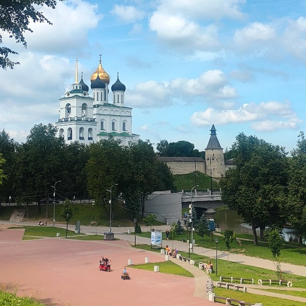 В Псков, Изборск и Печоры - из Петербурга на автобусе