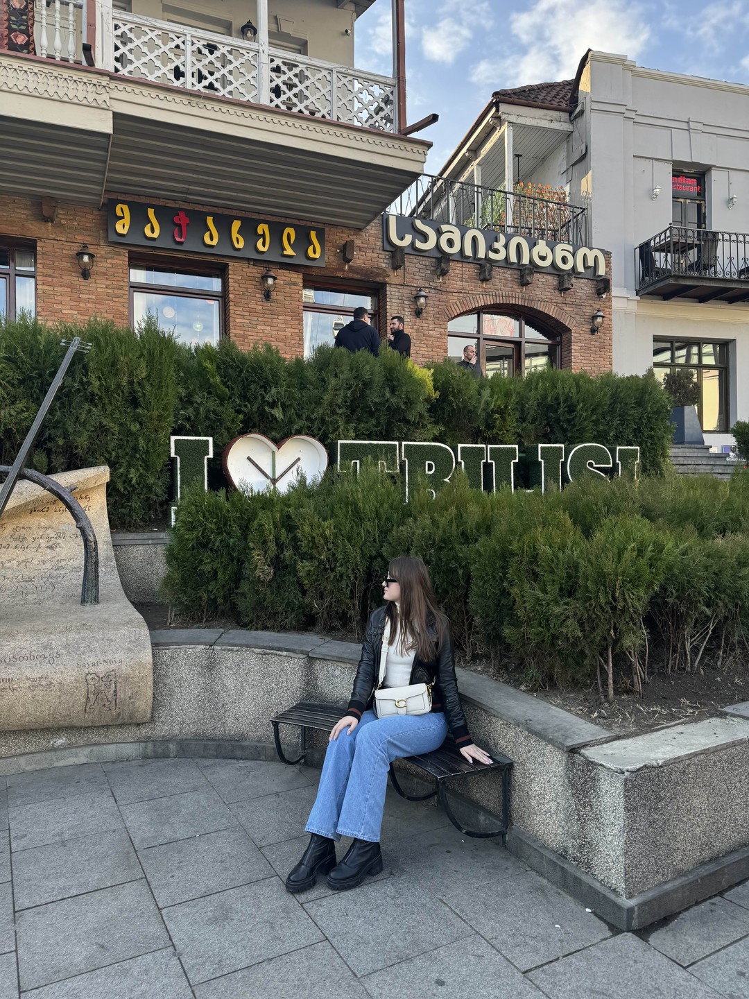 Добрый день! Хотела бы оставить отзыв о поездке в Тбилиси) Все прошло просто отлично! Гид Меружан