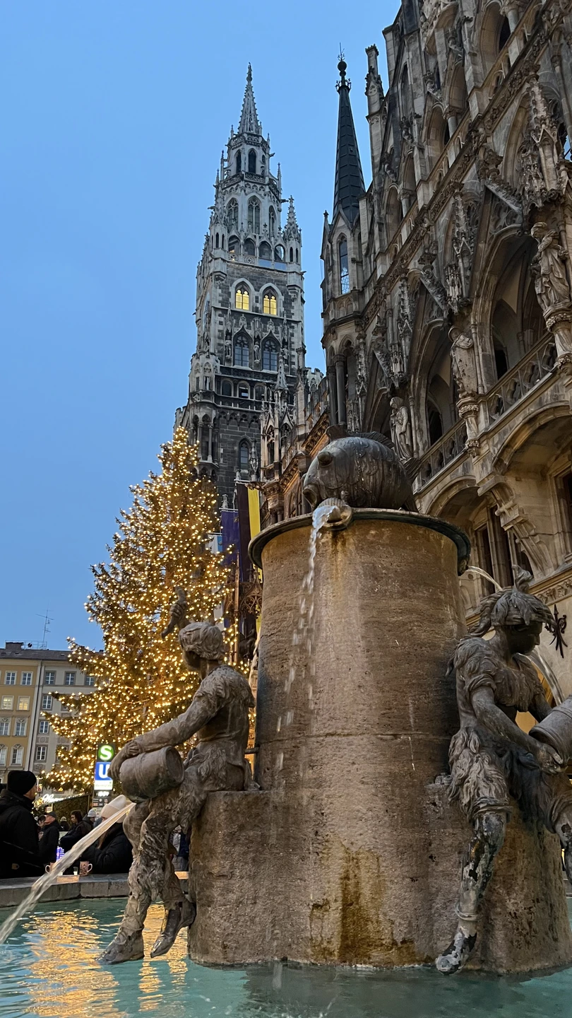 Как же важно первое знакомство с городом провести в компании замечательного гида! Спасибо огромное нашему гиду