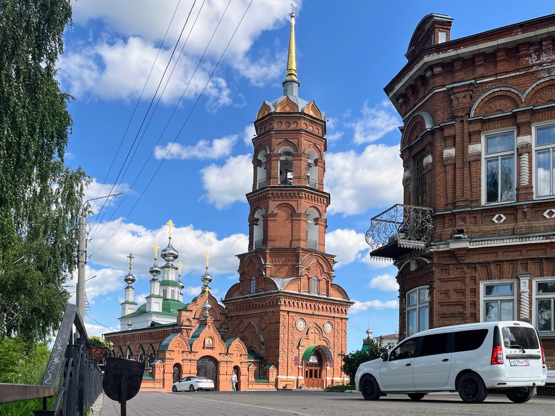 Прекрасный купеческий город со множеством красивых зданий. Экскурсовод Светлана провела интересную экскурсию и много рассказала о рожном городе.
