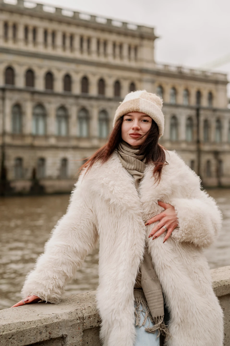 Хочу выразить огромную благодарность фотографу за прекрасную съёмку. Особенно понравилась подача, подсказывала как лучше встать, какие