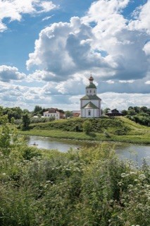 Хотим выразить благодарность Эле за прекрасную прогулку. Все как договаривались, Эля провела нас по самым красивым