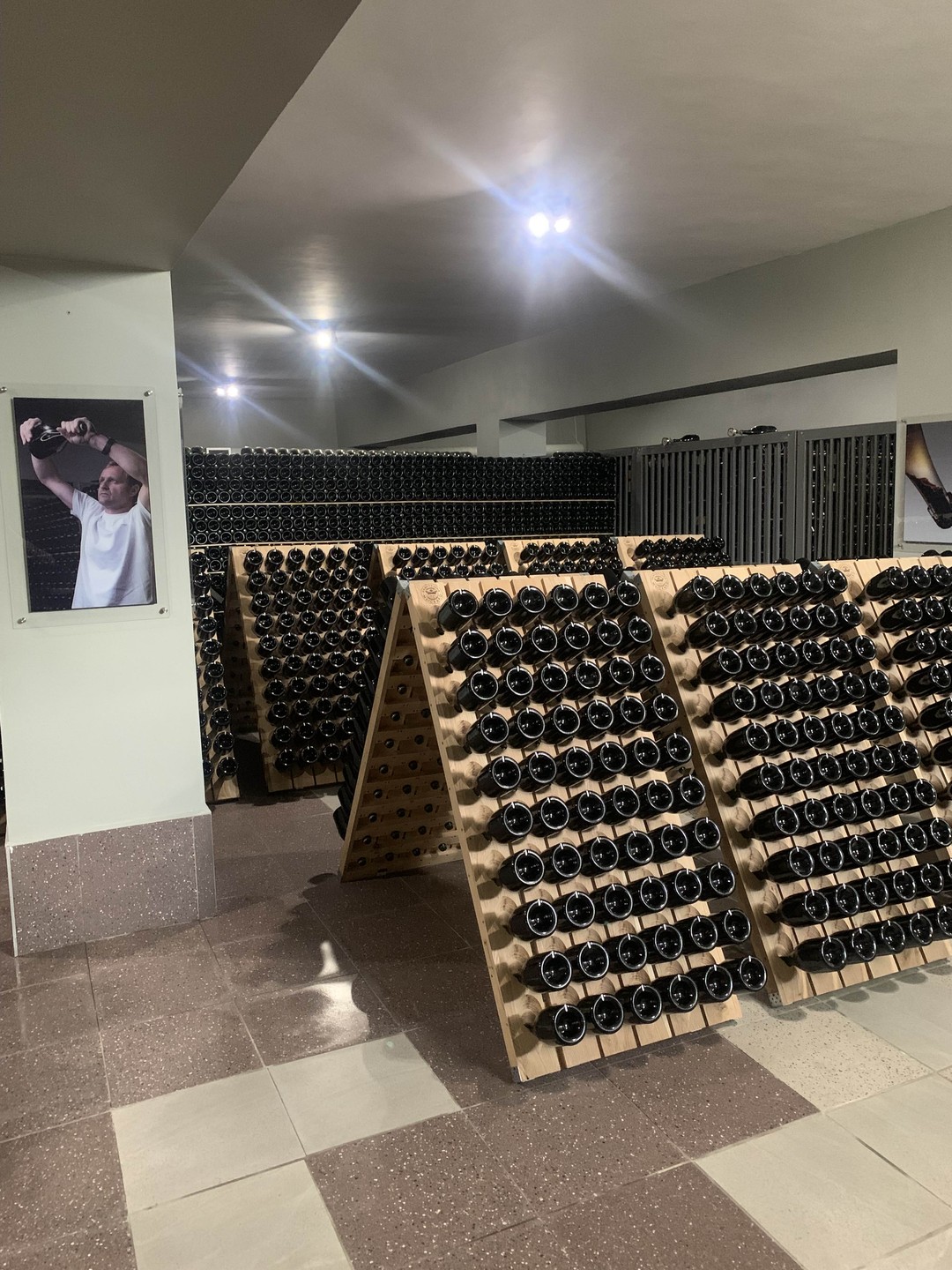 Гид Александр очень комфортно общался, узнали много нового о Геленджике, Новороссийске, Кабардинке, истории виноделия! История винодельни