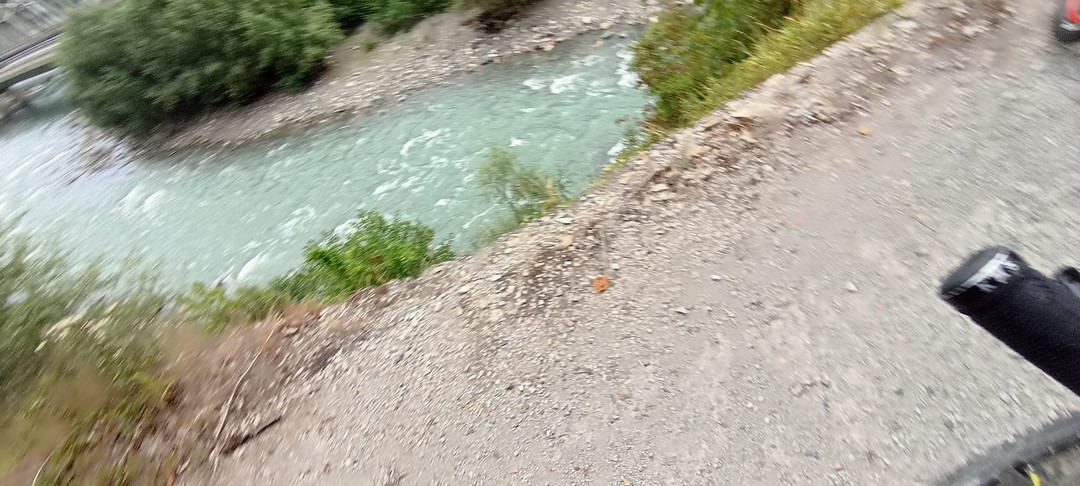 Все было супер, очень понравилась экскурсия, атмосферное катание среди гор, покушали дикой ежевики, попили чаю и