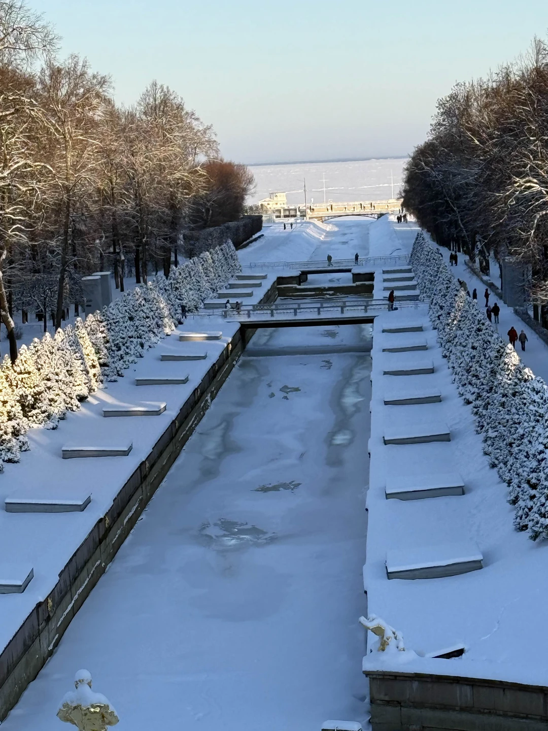 Светлана просто чудо. Даже трескучий мороз не помешал нашей экскурсии. Время пролетело незаметно, не хотелось расставаться. Всем рекомендую
