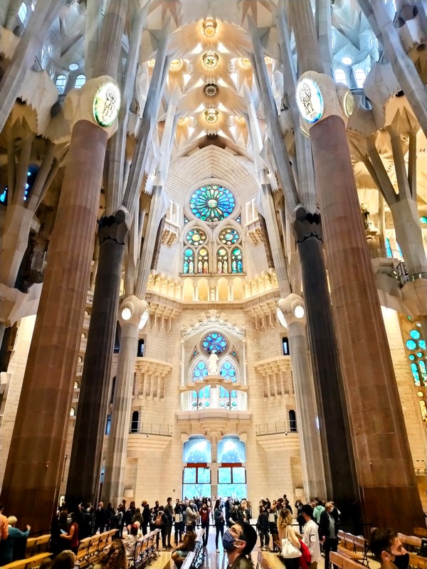 В Саграда Фамилию - со специалистом по творчеству Гауди (без очереди)