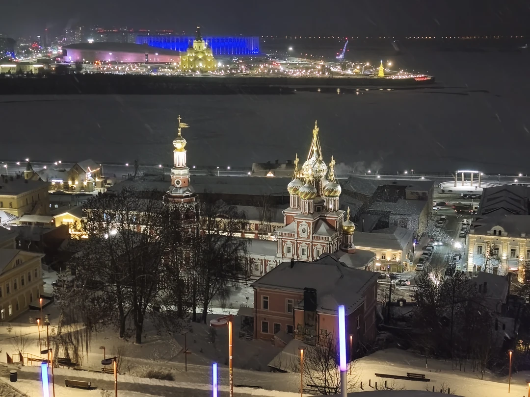 Юлия искренне любит свой город, гордится им, и это передается нам, увлекает в неравнодушное путешествие. Рассказчица