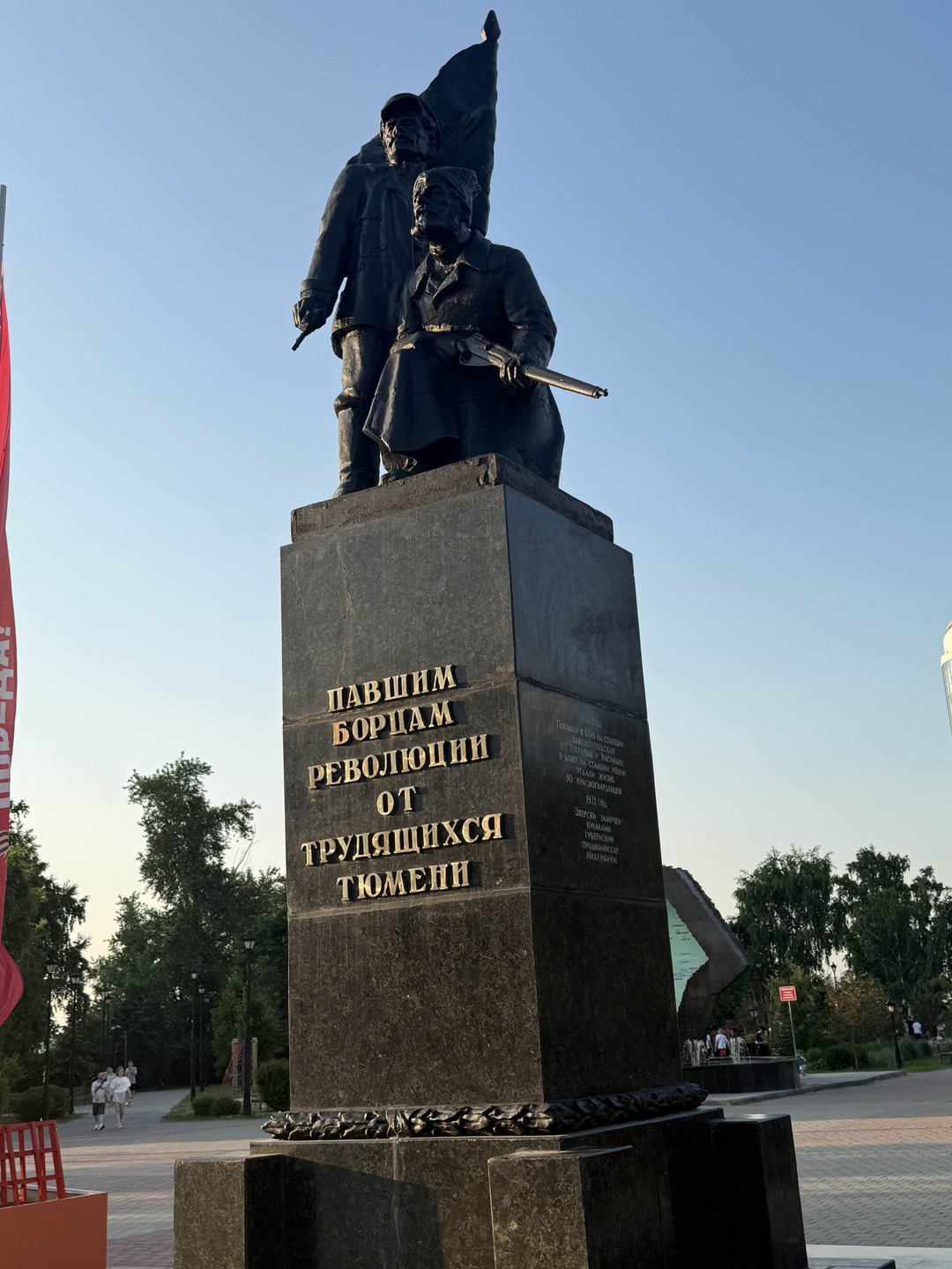 На экскурсии были с внуком пятиклассником. Станислав в интересной форме преподносит информацию, нам очень понравилось! 🔥🔥🔥