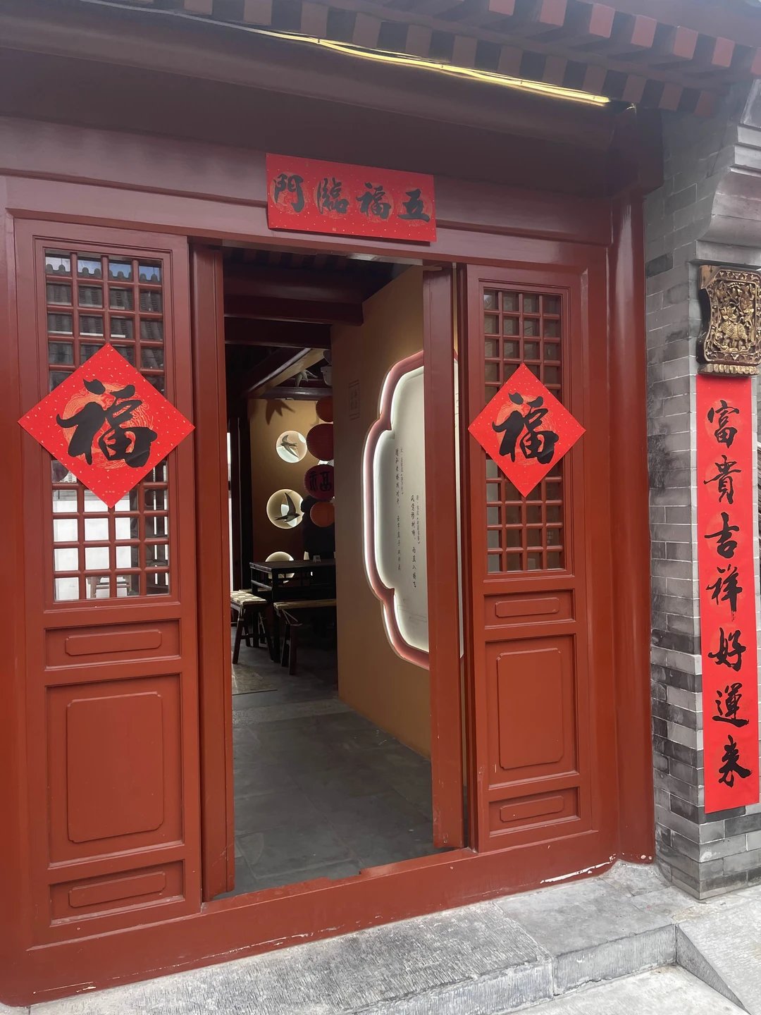 Одна из лучших экскурсий в моей жизни! Очень легко и интересно пролетело время! Вэйцзя прекрасно знает