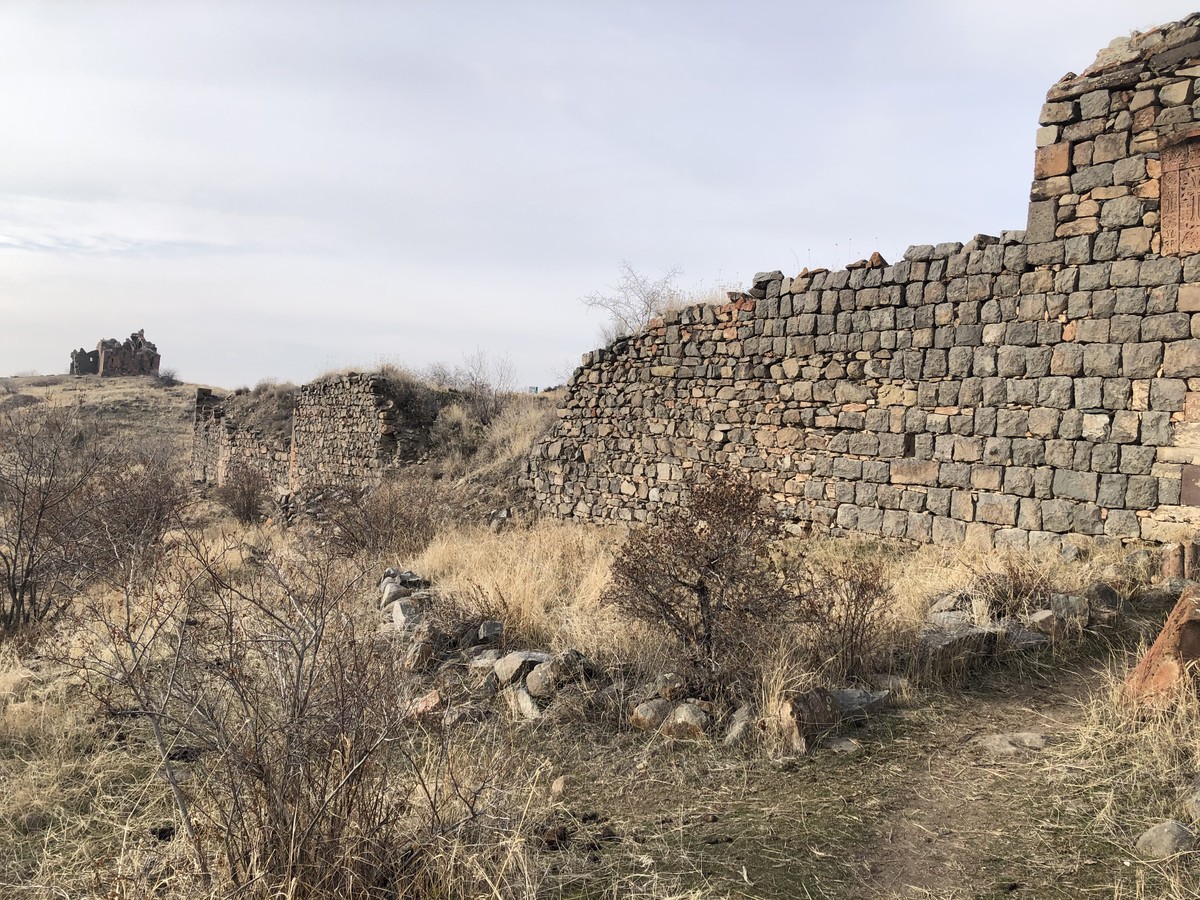 Пешком к заброшенному монастырю Авуц Тар — из Еревана (16/18)