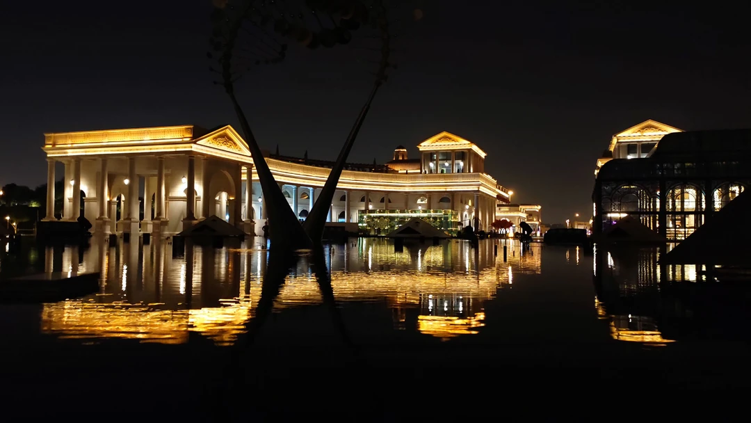 У нашей группы (20+ человек) была длительная ночная пересадка в Дохе. Искали разные варианты. Уже стало