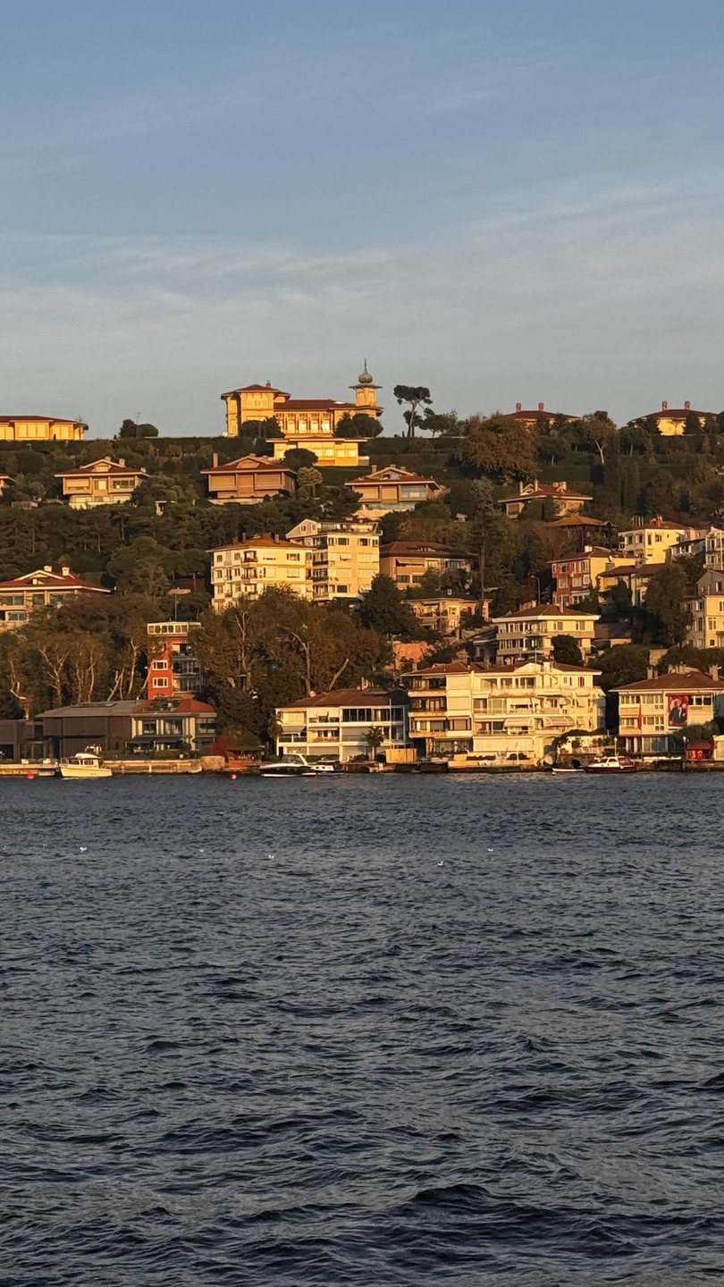 Групповая яхтенная прогулка по Босфору днём или на закате (Юлия)