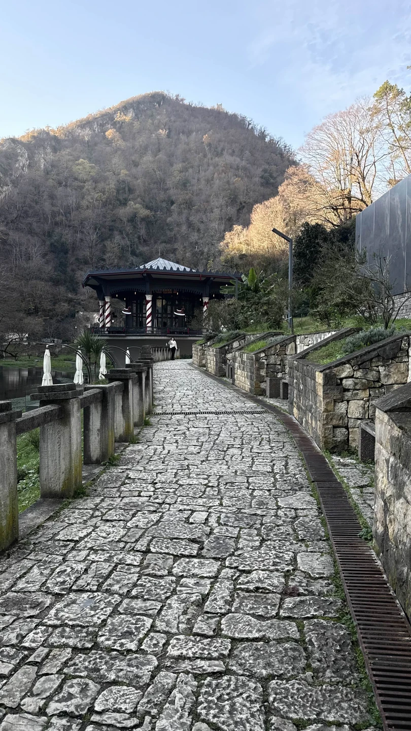 Экскурсия замечательная! Все очень понравилось. У нас была экскурсовод Николь, водитель Артур. Встретили на остановке у