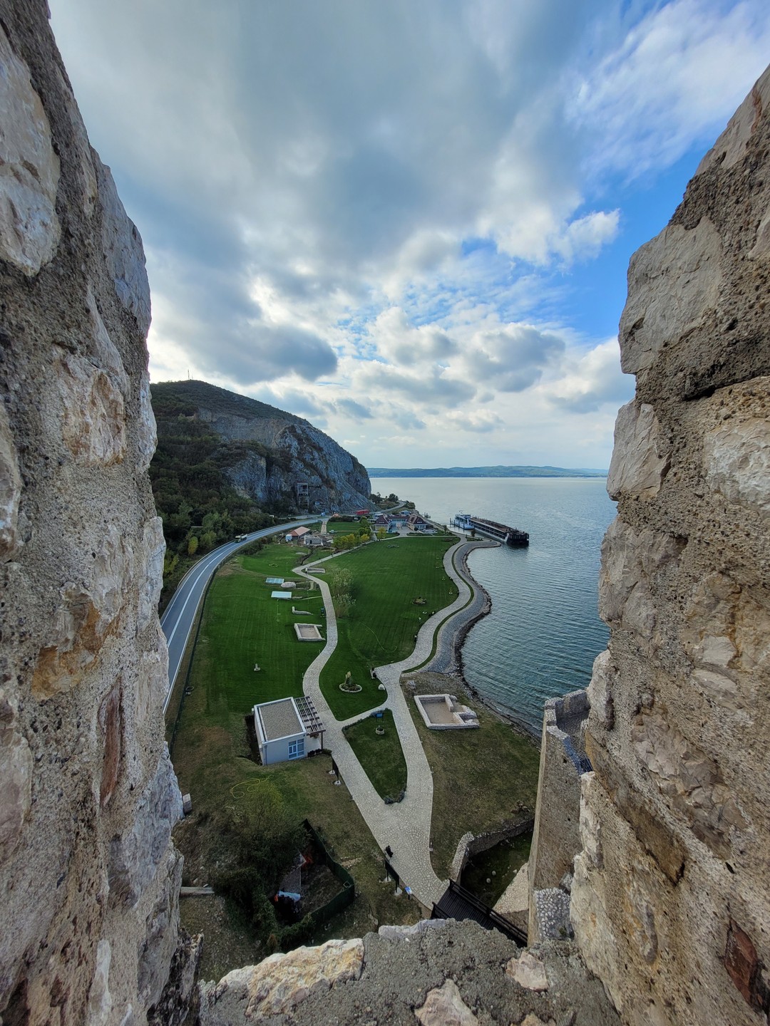 Прекрасный маршрут, интересный рассказ, море впечатлений. Мы посетили с Сашей 3 необыкновенно интересных места: Виминациум и