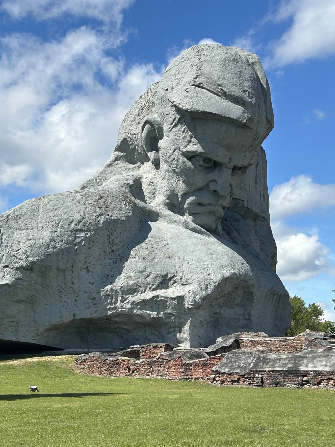 Отличная экскурсия. В Брестской крепости хороший экскурсовод, интересно все рассказала, показала. Территория большая и красивая, жаль