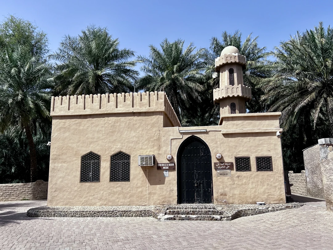 Очень интересная и непопсовая экскурсия для тех, кто не ограничивается изъезженным набором «БХ-Молл-Пальма-Пустыня». Анна - прекрасный