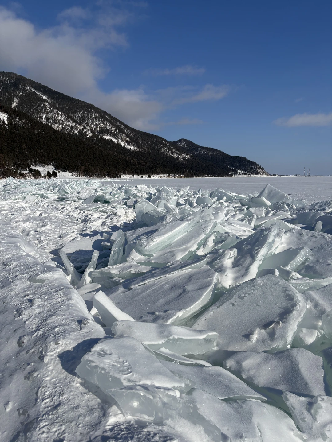 Дмитрий отличный экскурсовод и очень интересный человек! Очень понравилось, рассказал много интересных фактов про Байкал, отвез