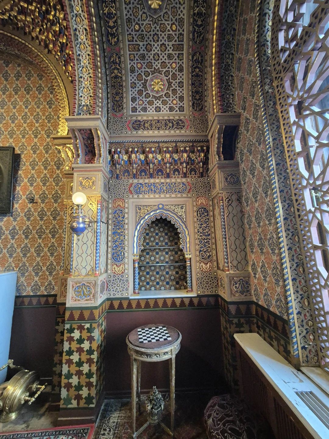 Замечательная экскурсия! Тем более, что дворец расположен очень удобно, в шаговой доступности от Эрмитажа. Очень интересно