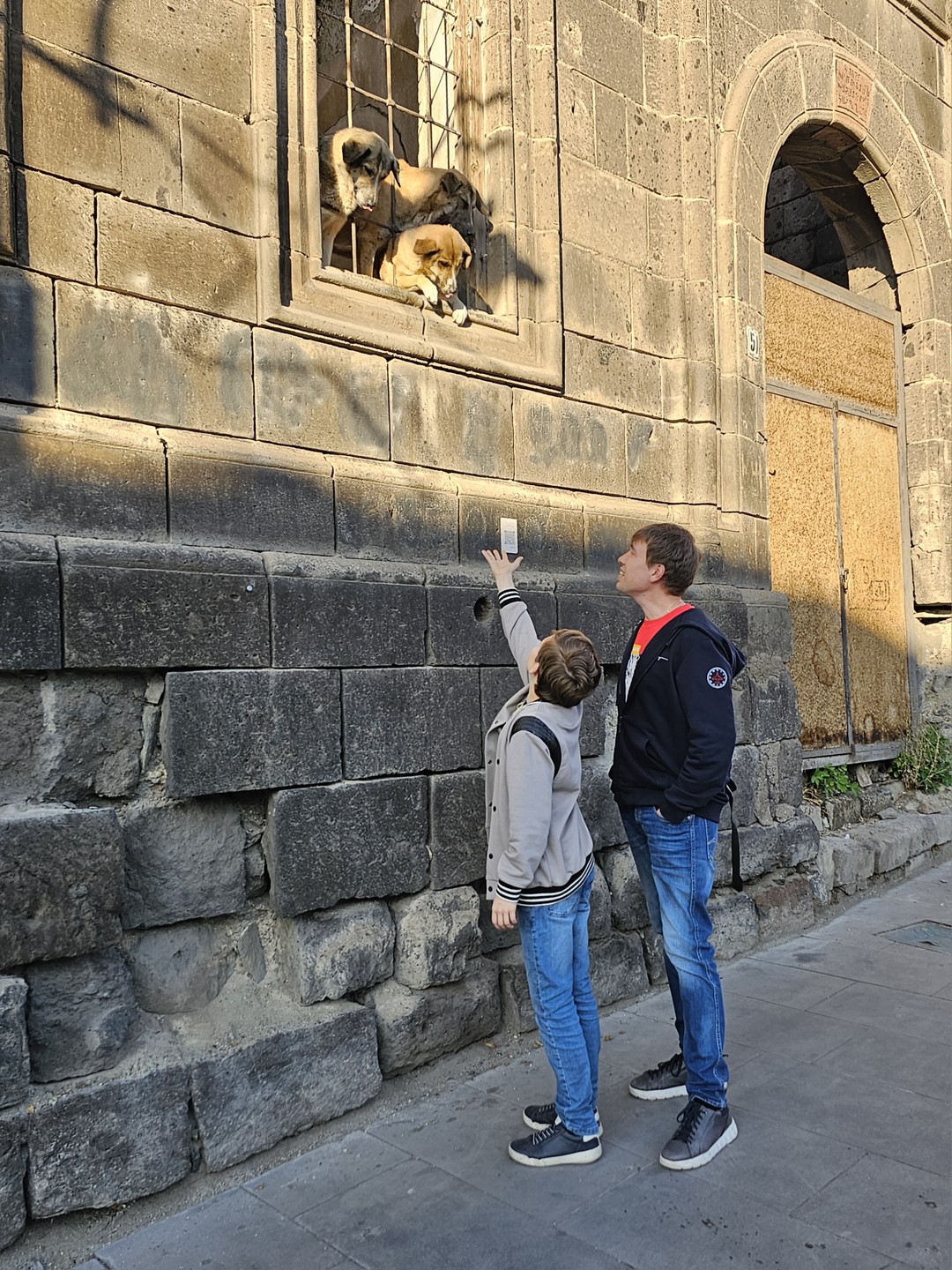 Айк и Мариам осень классные ребята. Спасибо, что показали нам свой "личный" Гюмри. С удовольствием поедем с вами ещё были рады знакомству