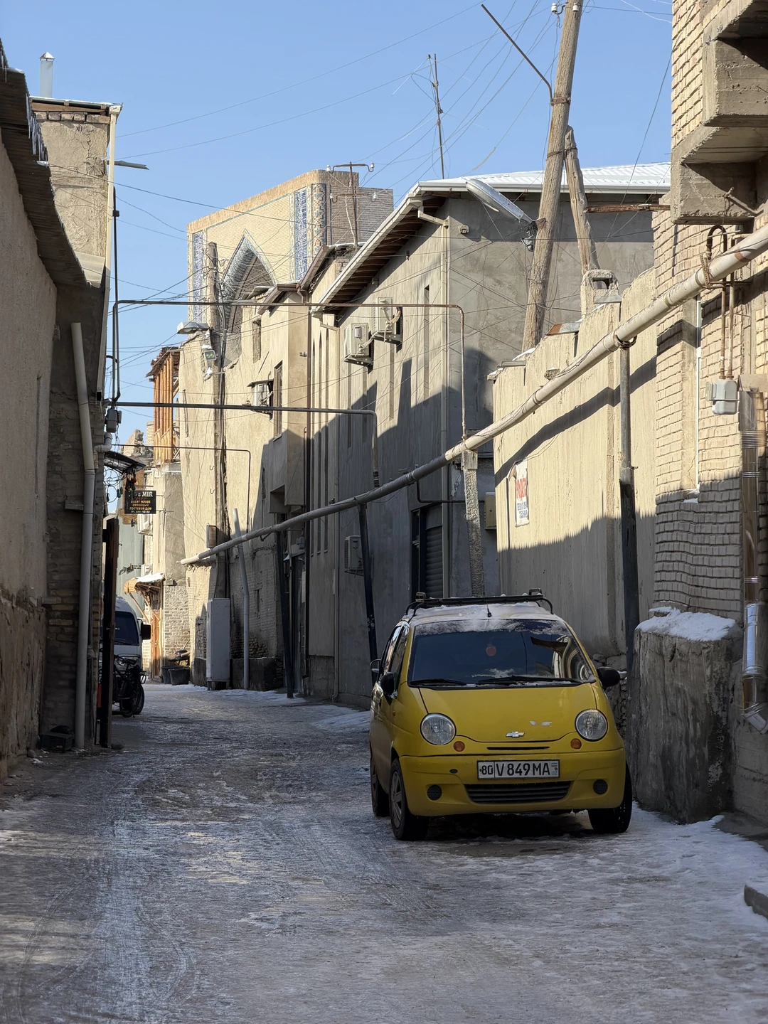 Экскурсия пешеходная, и это ее огромный плюс. Всё компактно, логично, без лишней суеты и переездов. Темп был комфортным, с паузами на фотографии, чай