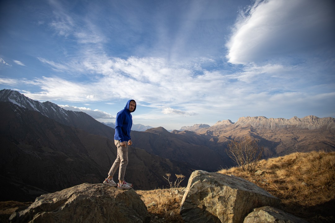Казалось, что горы уже миллион раз. и точно ничем не увидеть. Но Мурат смог! Очень крутой гид и человек