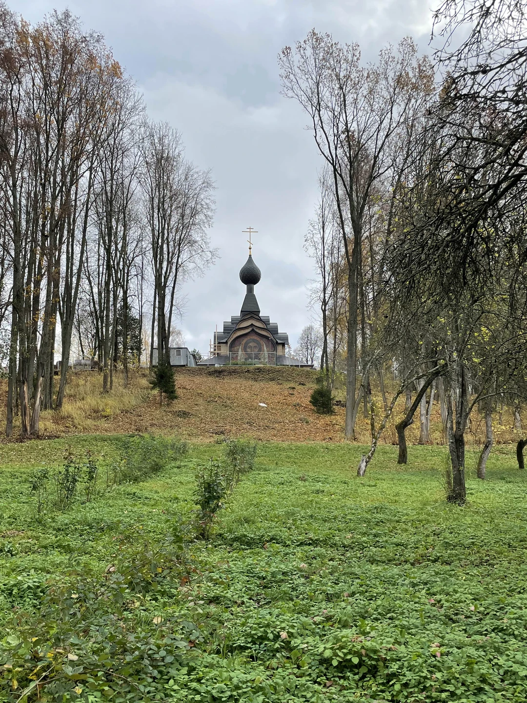 Планируя маршрут на короткое путешествие всегда рассматриваем экскурсии не только по городу, но и интересные места рядом