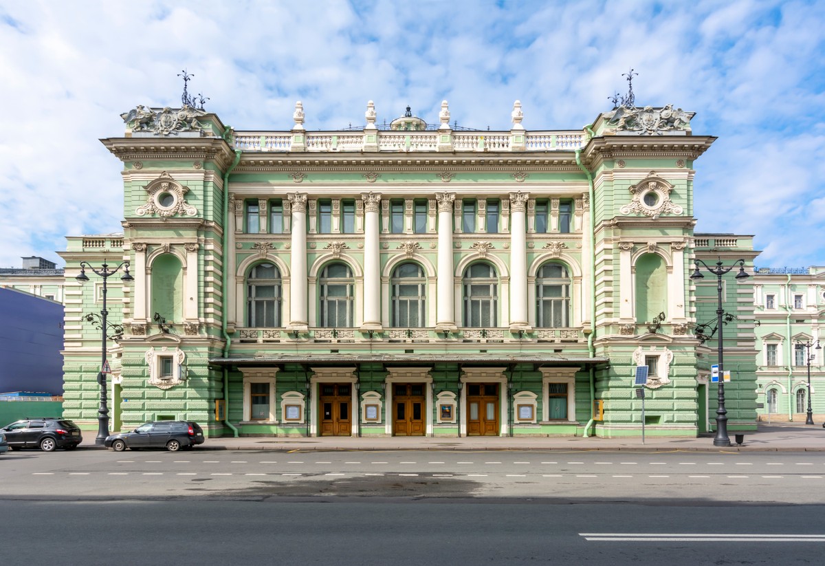 Старый Петербург: от Театральной площади к Новой Голландии