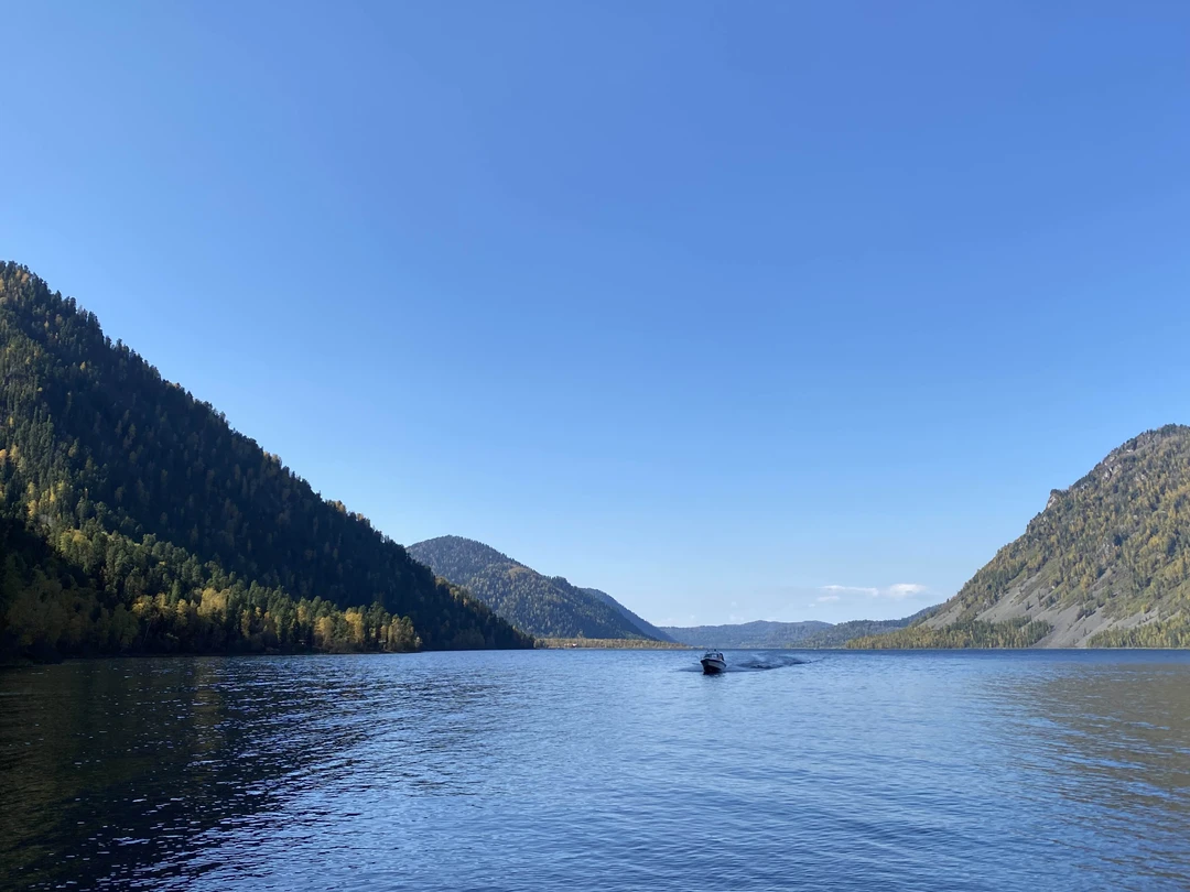 Не хватит слов и эпитетов, чтобы передать весь восторг от экскурсии на Телецкое озеро с Марией