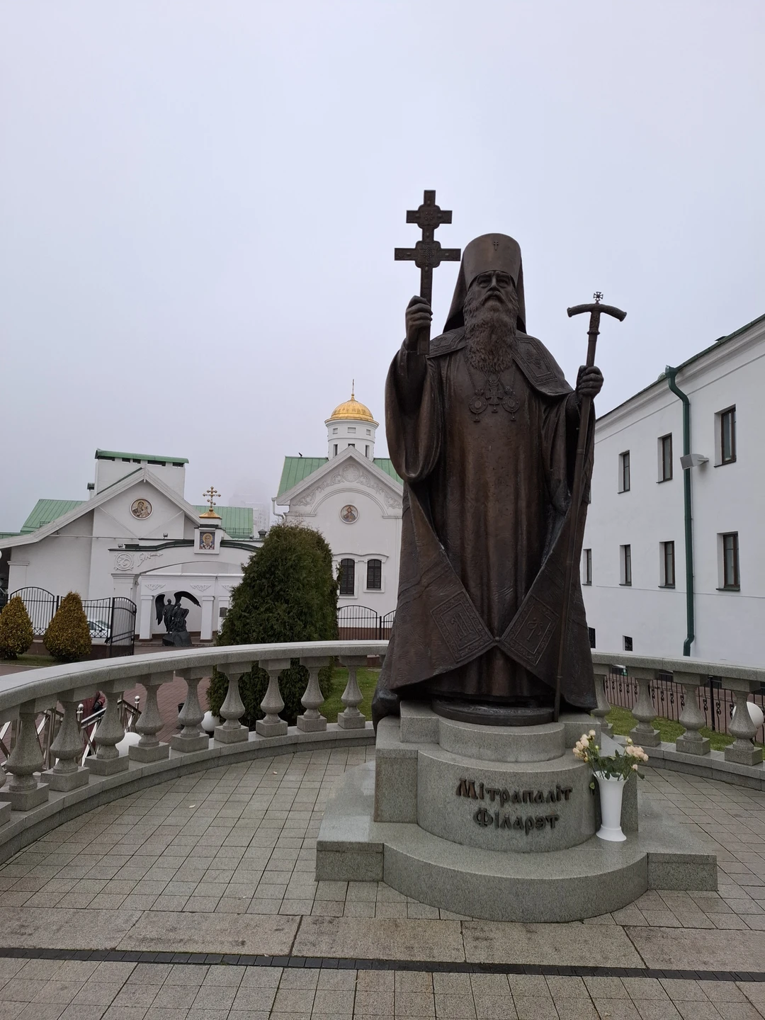 Елена потрясающий экскурсовод и аккуратный водитель. Были с друзьями на экскурсии в Минске