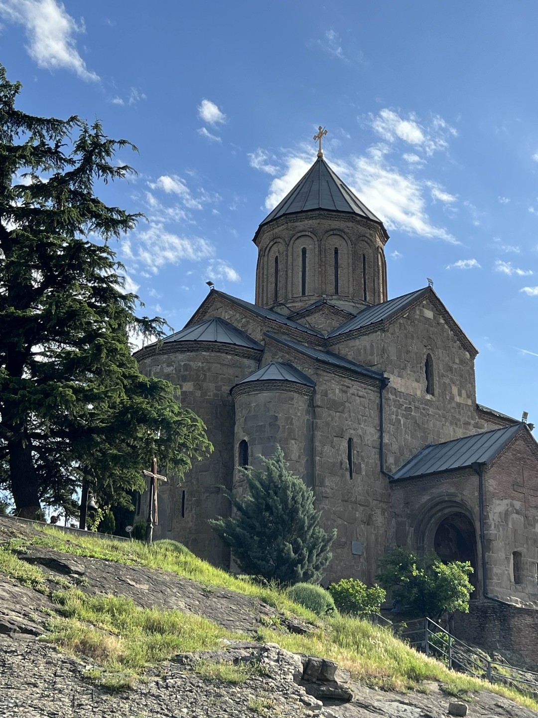 Отличная экскурсия с эрудированным и грамотным гидом Бесо. Насыщенный день осмотра Тбилиси был незабываем! Очень много