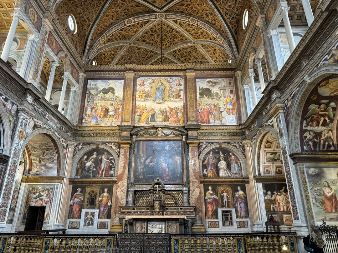 Доброго всем дня! Отлично прогулялись с по утреннему, ещё свободному Милану. Спасибо большое, что Ольга согласилась