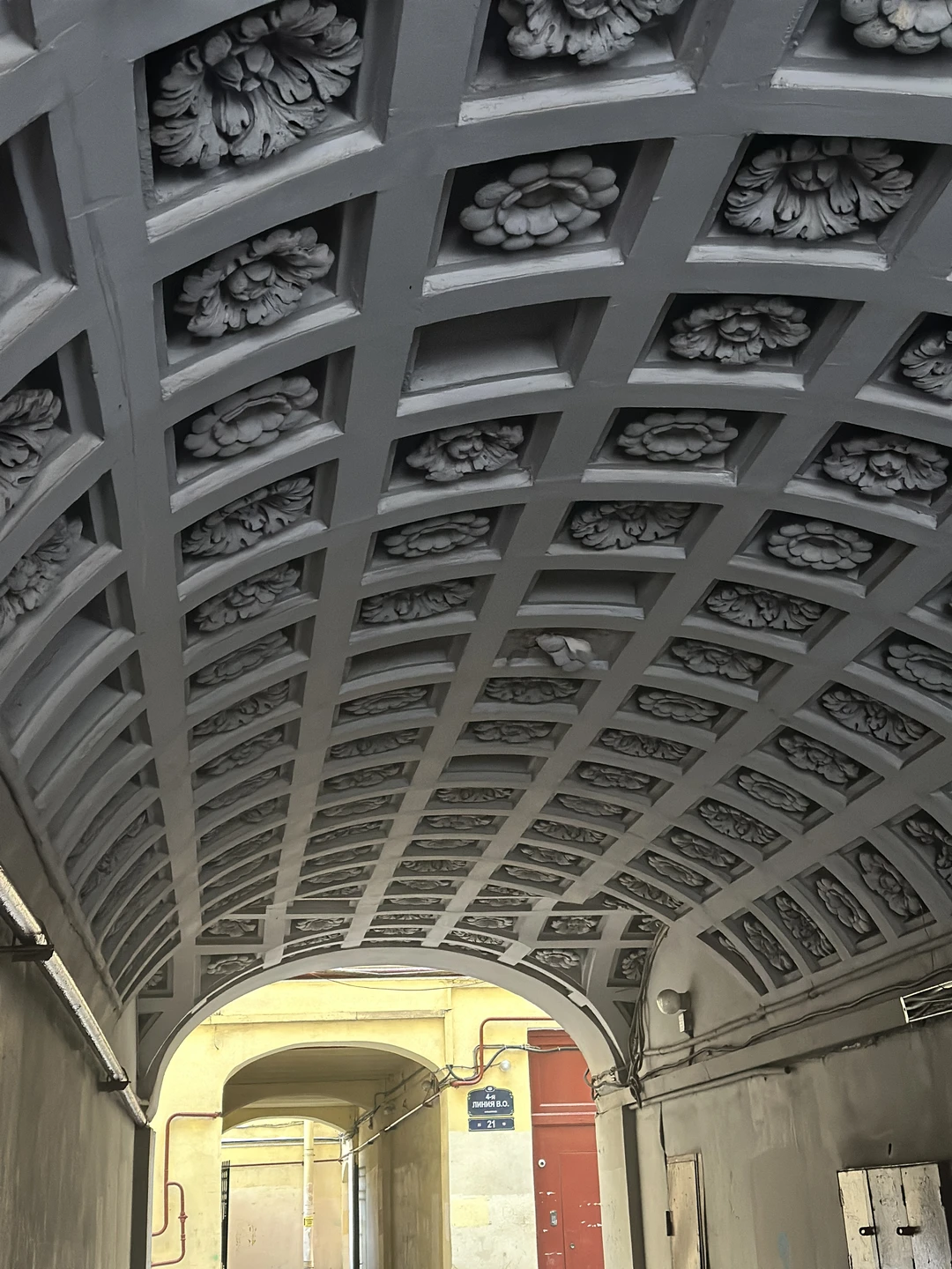 Была с родителями. Мне с отцом понравилось, маме за компанию тоже. В это день было холодно,