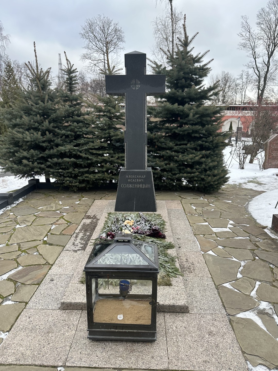 Некрополь Донского монастыря (Юлия)