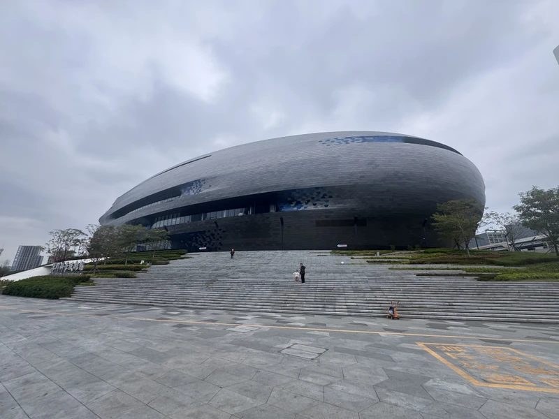 Шикарно провели время на стыковке в Шэньчжэне! Экскурсоводу Зое спасибо! Как ни странно, сам «музей науки
