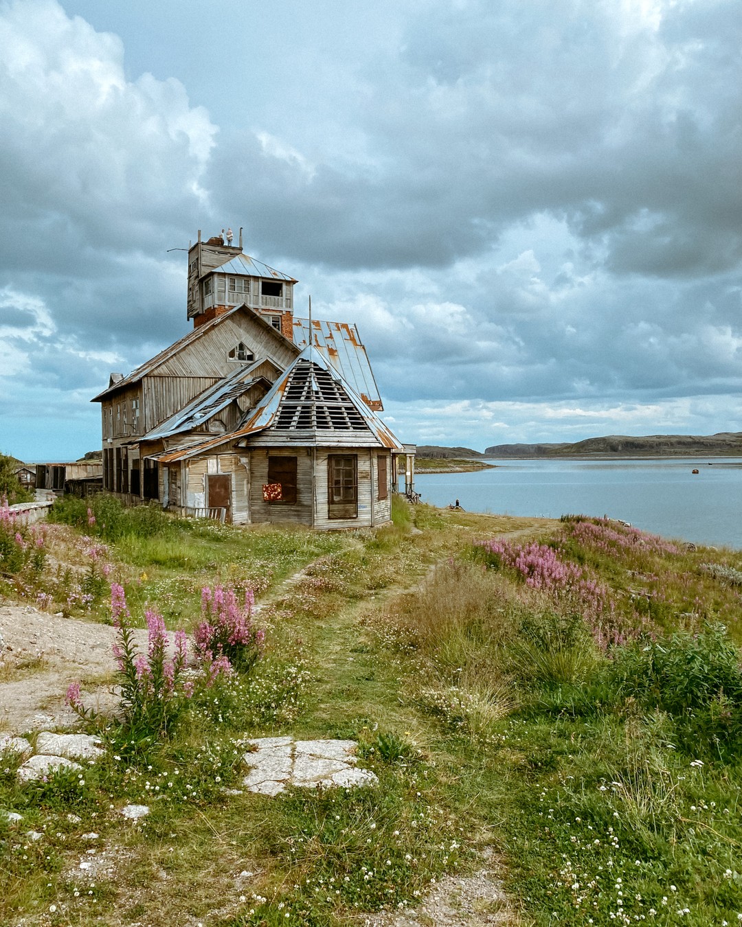 Все потрясающе! Гид Валерия - прекрасный и интересный человек, который по-настоящему любит Крайний Север, бросил бизнес