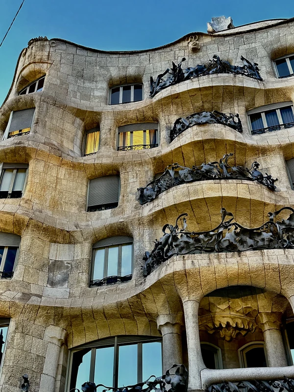 Жизнь Барселоны 19 века: каталонский модерн как голос нации (18+)