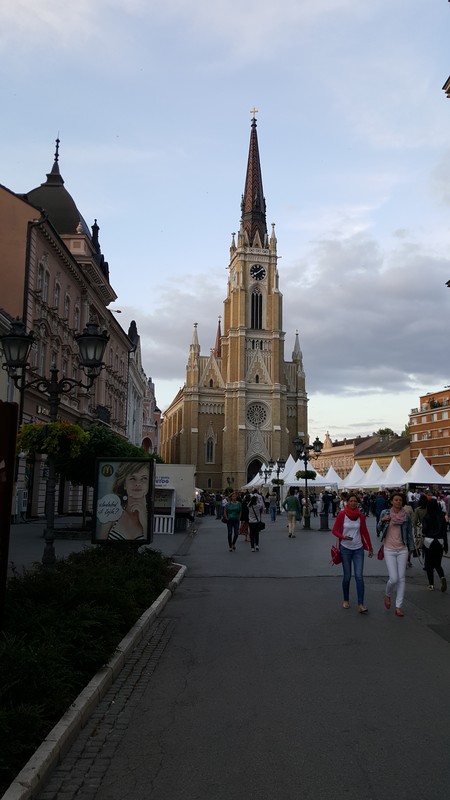 По северу Сербии на авто: архитектура, винодельня и крепость