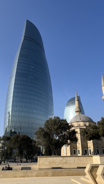 Хочу выразить огромную благодарность гиду Джавиду за прекрасную экскурсию! Он не просто показал нам «точки на