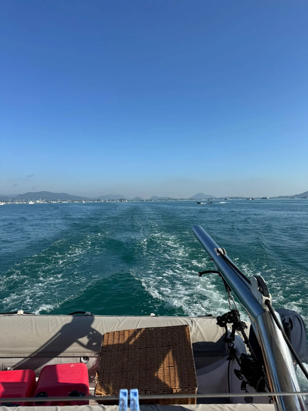 Недавно побывала на утренней прогулке на катамаране к острову Коралл, и это было просто невероятно! С