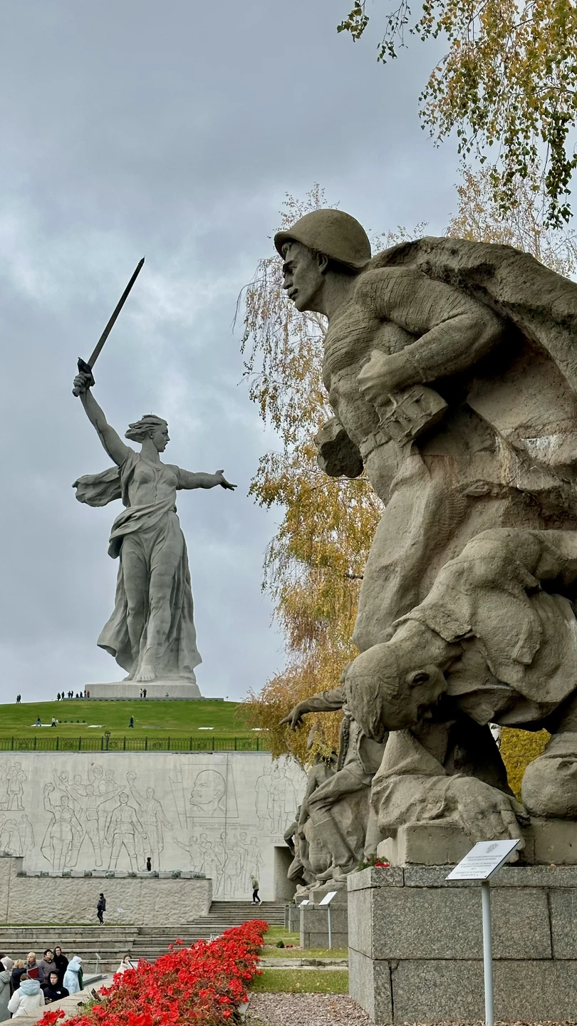 Экскурсию нам проводил Никита в начале ноября. С нами был сын восьми лет и даже ему