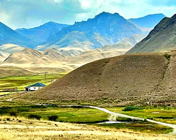 Григорьевское ущелье, Нижнее и Среднее озёра, Семёновское ущелье