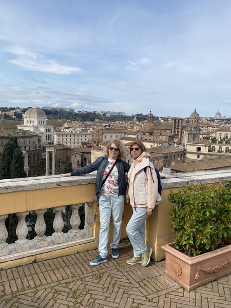 Остались под большим приятным впечатлением от экскурсии. Время пролетело очень быстро, Маргарита постаралась грамотно и интересно