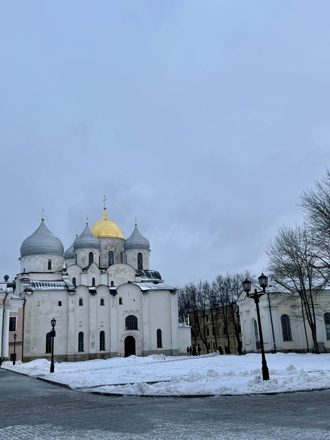 Рекомендую! Очень познавательная экскурсия, у Юрия великолепный стиль подачи, чувство юмора и кругозор. 2 часа пролетели на одном дыхании